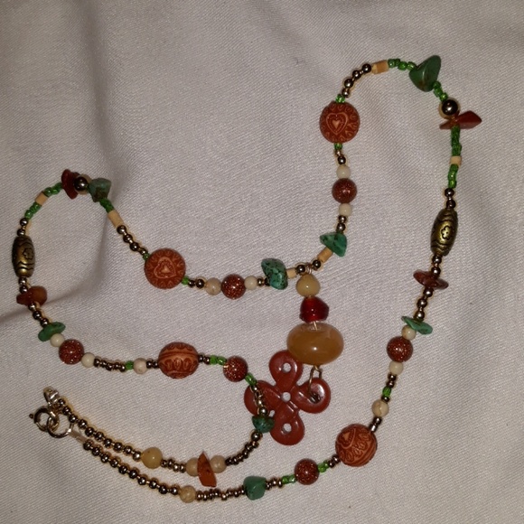 *Handmade beaded necklace - Picture 8 of 8